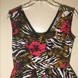 A short curvy flower dress
